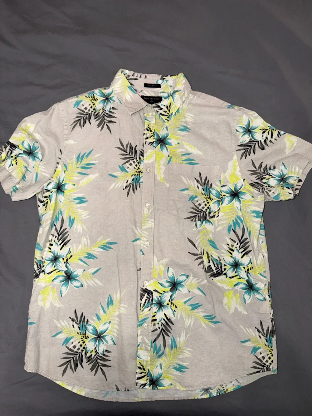 Casual Short-Sleeve Floral Button-Up Shirt - Light Gray with Teal & Yellow